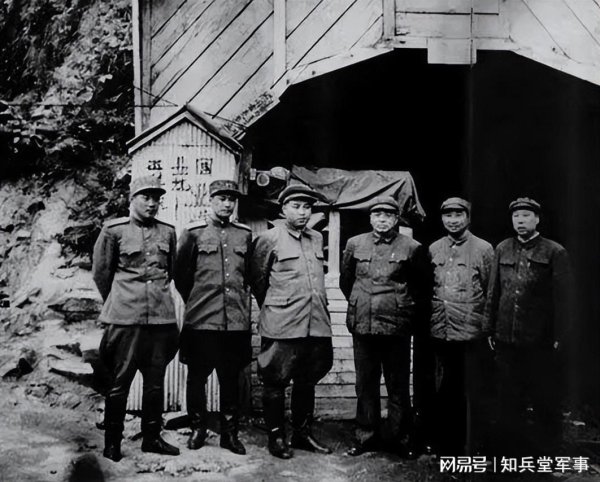 星迈网 被誉为“战神”的韩先楚，为什么在志愿军三位副司令中排名最后？